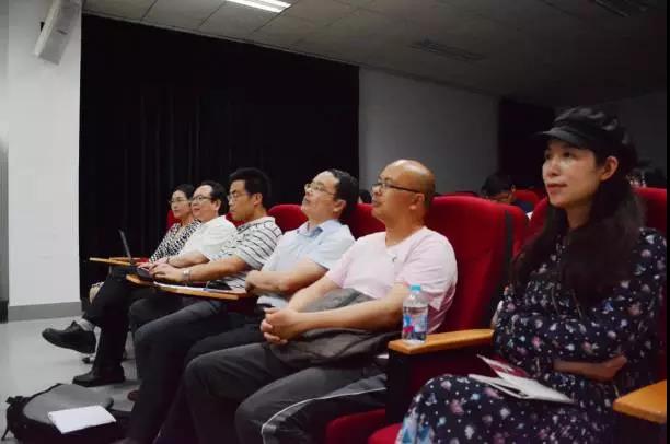 美国福德汉姆大学终身教授兰斯·斯特拉特赴华师大蓝鲸直播
做讲座